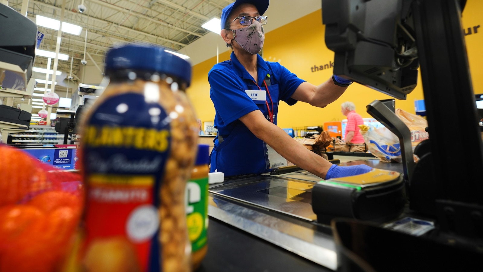 Retail sales up 0.6% in August from July even as tariffs hurt jobs and lead to price hikes