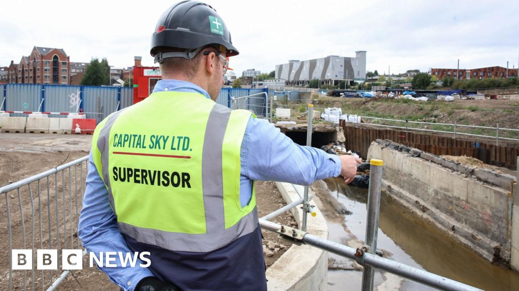 River Lea re-routed around new Luton Town football stadium