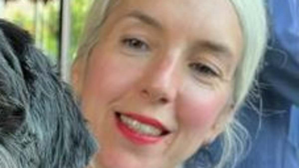 Rock guitarist's wife illed herself in woods, a corner has found