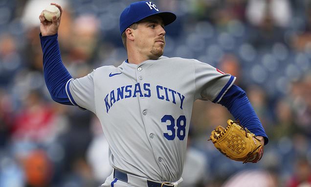 Royals' Ryan Bergert headed to Injured List with forearm tightness