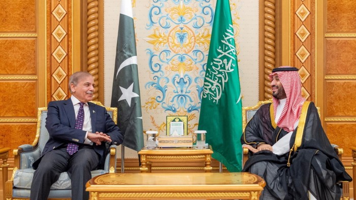 Saudi Arabia signs 'strategic defence' pact with Pakistan