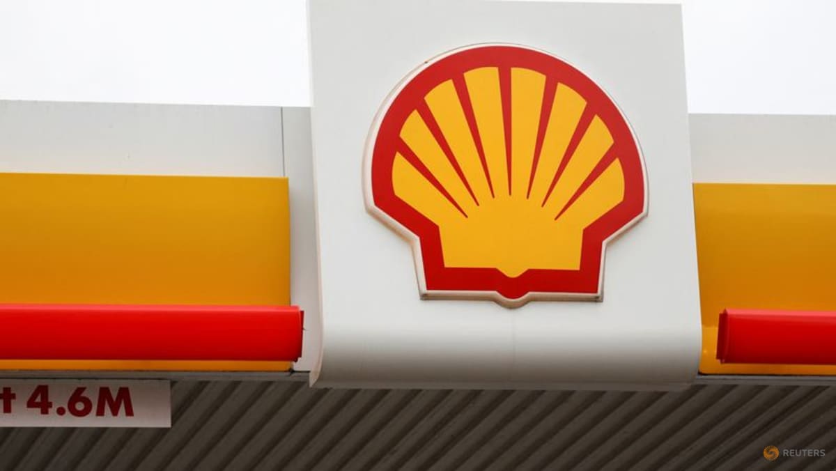 Shell adjusts retail staffing amid shortages at Indonesian petrol stations