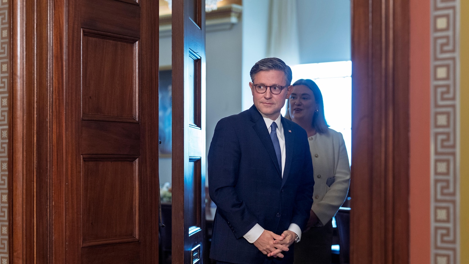 Shutdown standoff deepens ahead of crucial meeting at the White House