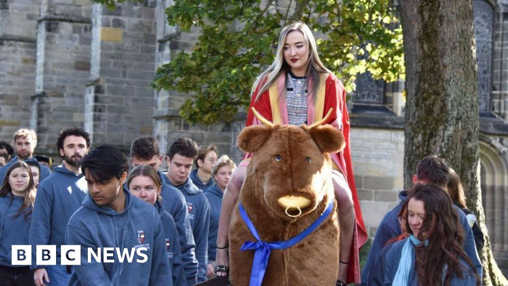 Singer Iona Fyfe installed as University of Aberdeen rector