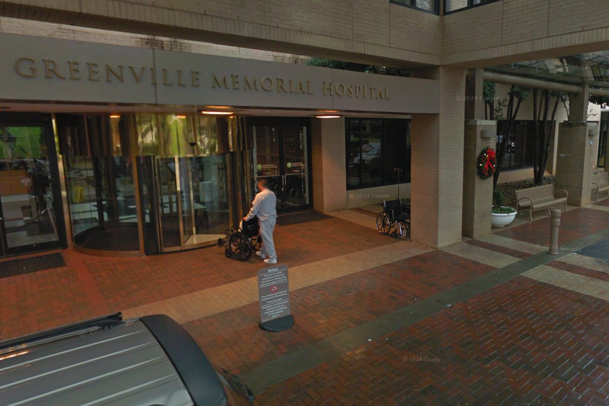 South Carolina great Connor Shaw collapses while coaching son's football team