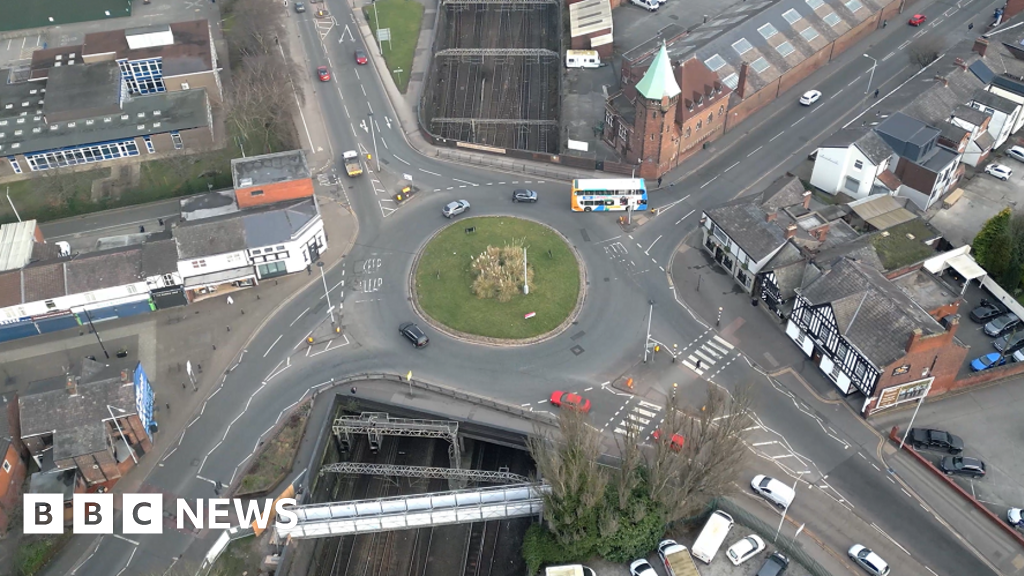 Stockport: How rail closure for £20m bridge works will affect travel