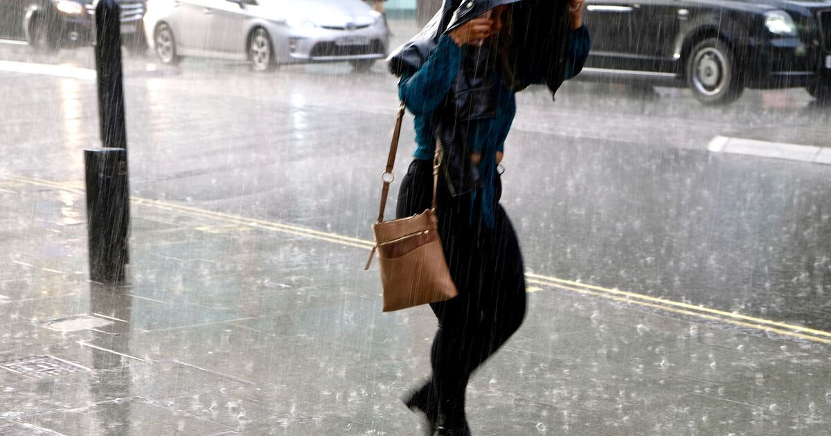 Storm maps show date UK to be hit with 400-mile rain wall -18 counties affected