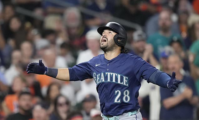 Suárez homers and Woo exits after 5 innings as Mariners beat Astros...