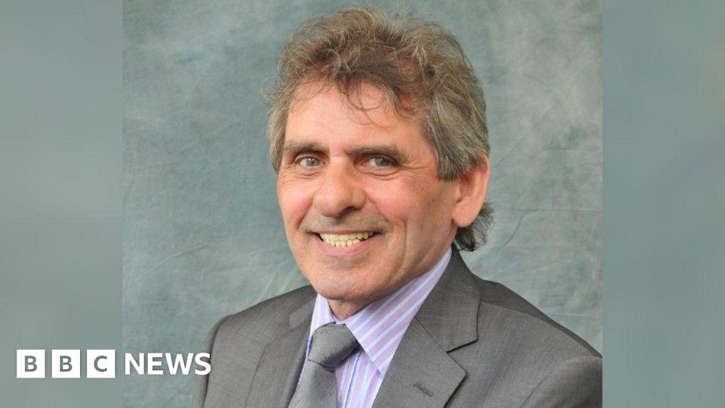 Sunderland Labour councillor to step down over glass centre row