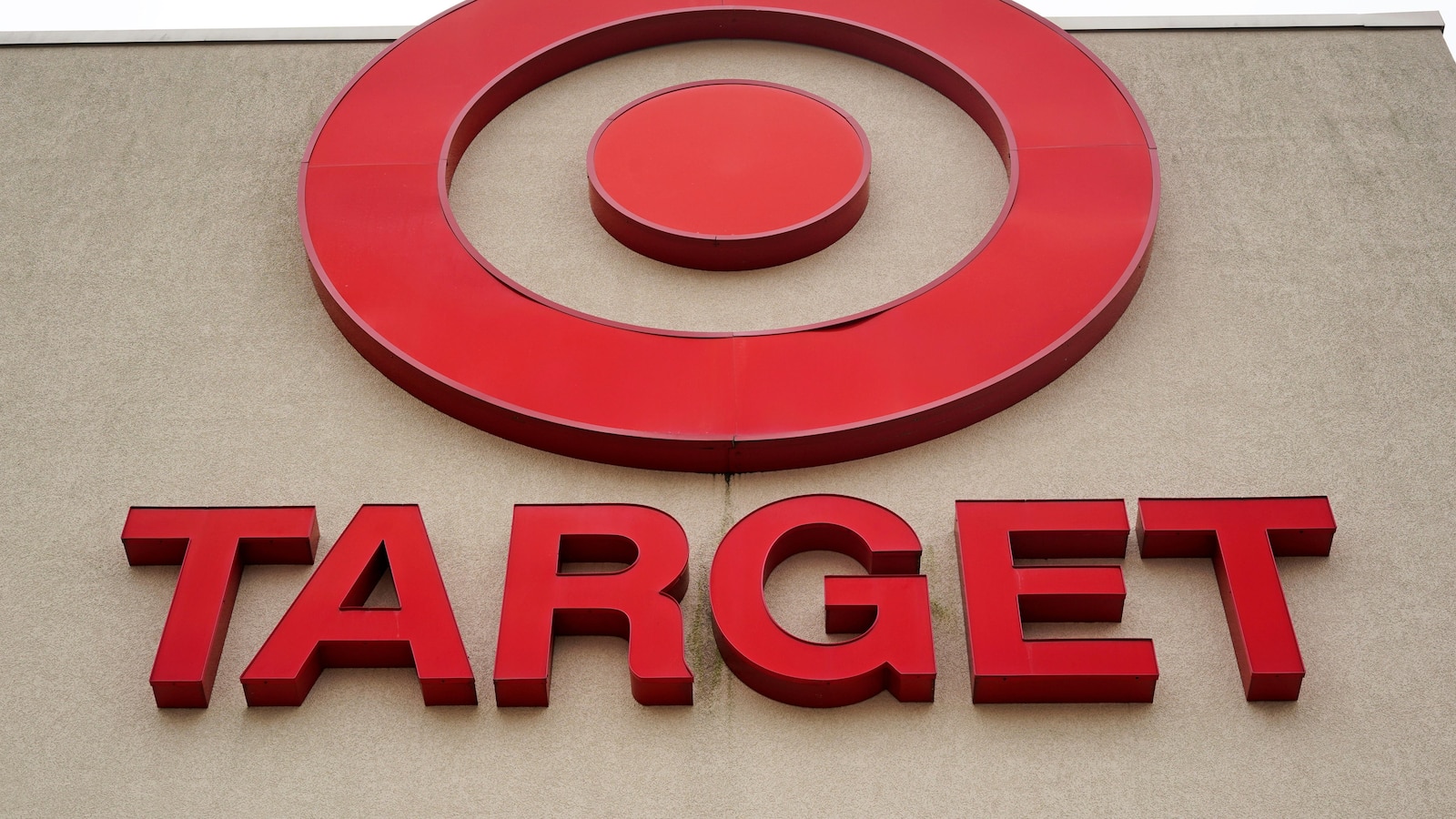 Target steps up next-day parcel delivery as discounter tries to narrow gap with rivals