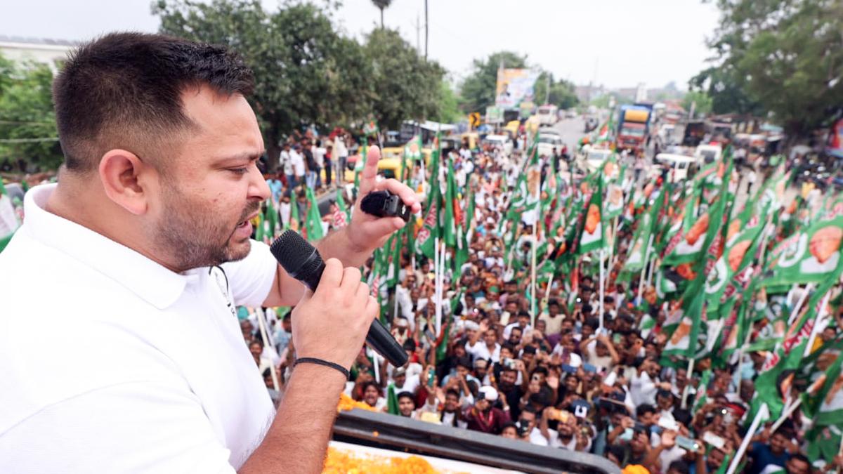 Tejashwi hits out at Amit Shah for making 'hollow threats'