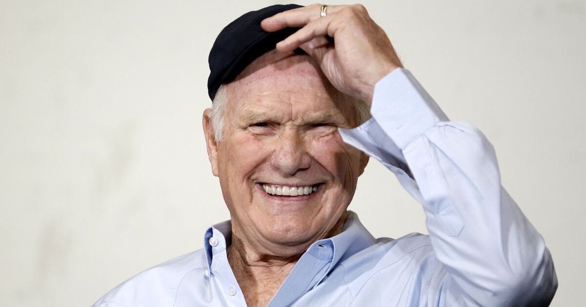 Terry Bradshaw celebrates winning over £100,000 on FOX NFL Sunday