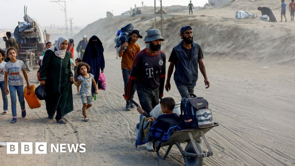 Thousands of Palestinians flee Gaza City as Israeli troops advance