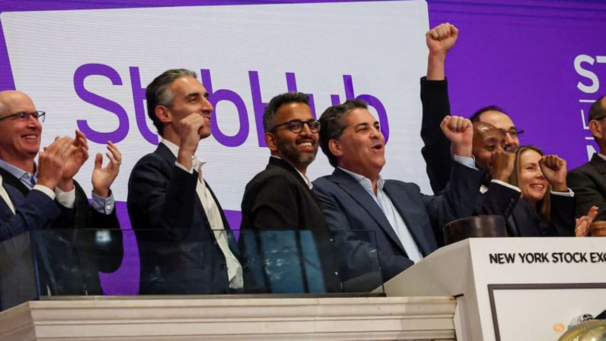 Ticketing platform StubHub erases gains to close below issue price in choppy NYSE debut