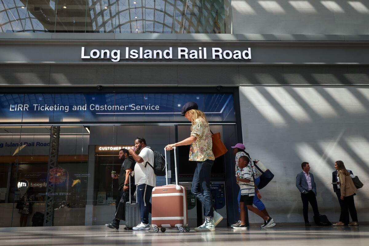 Trump Intervenes to Avert Long Island Commuter Rail Strike