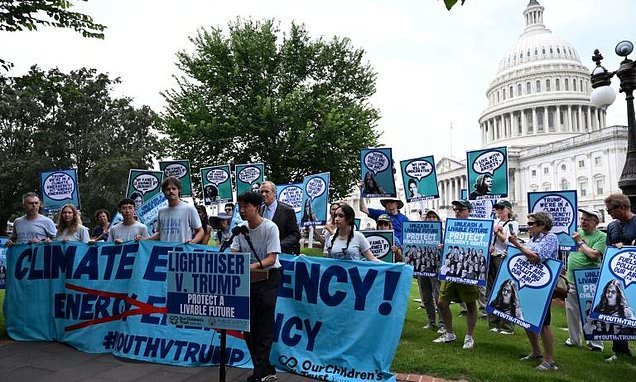 Trump's fossil fuel agenda challenged in youth climate suit