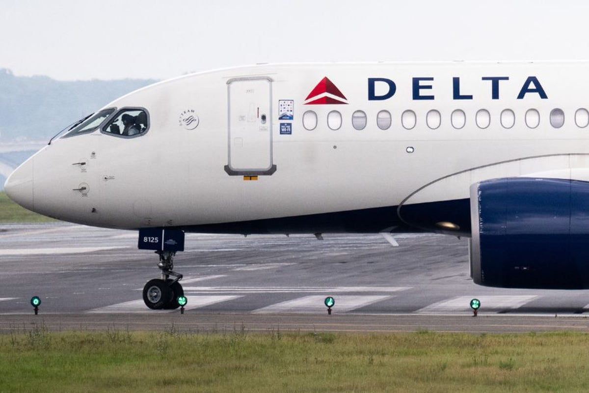 Turbulence on Delta flight injures three flight attendants