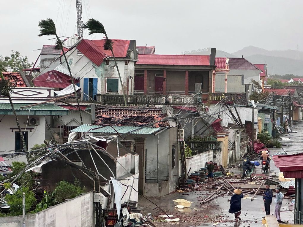 Heavy rains and flooding after Typhoon Bualoi raise death toll to 19 in Vietnam