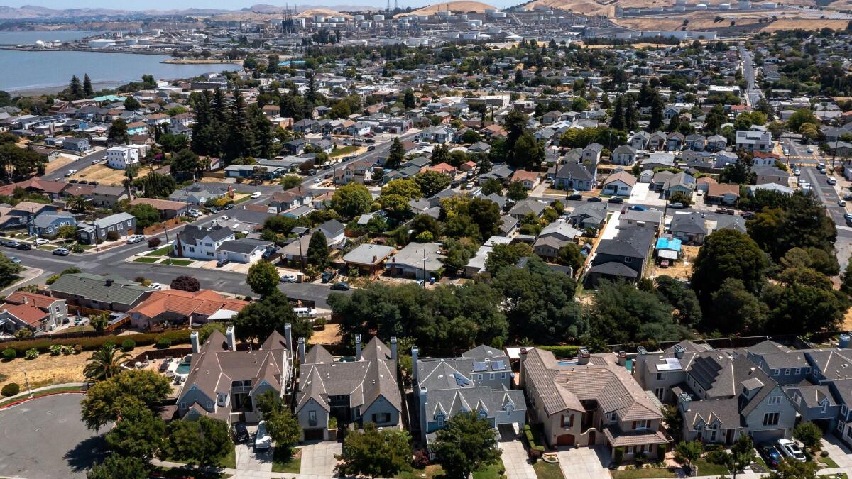 U.S. mortgage rates decline to lowest point in nearly a year