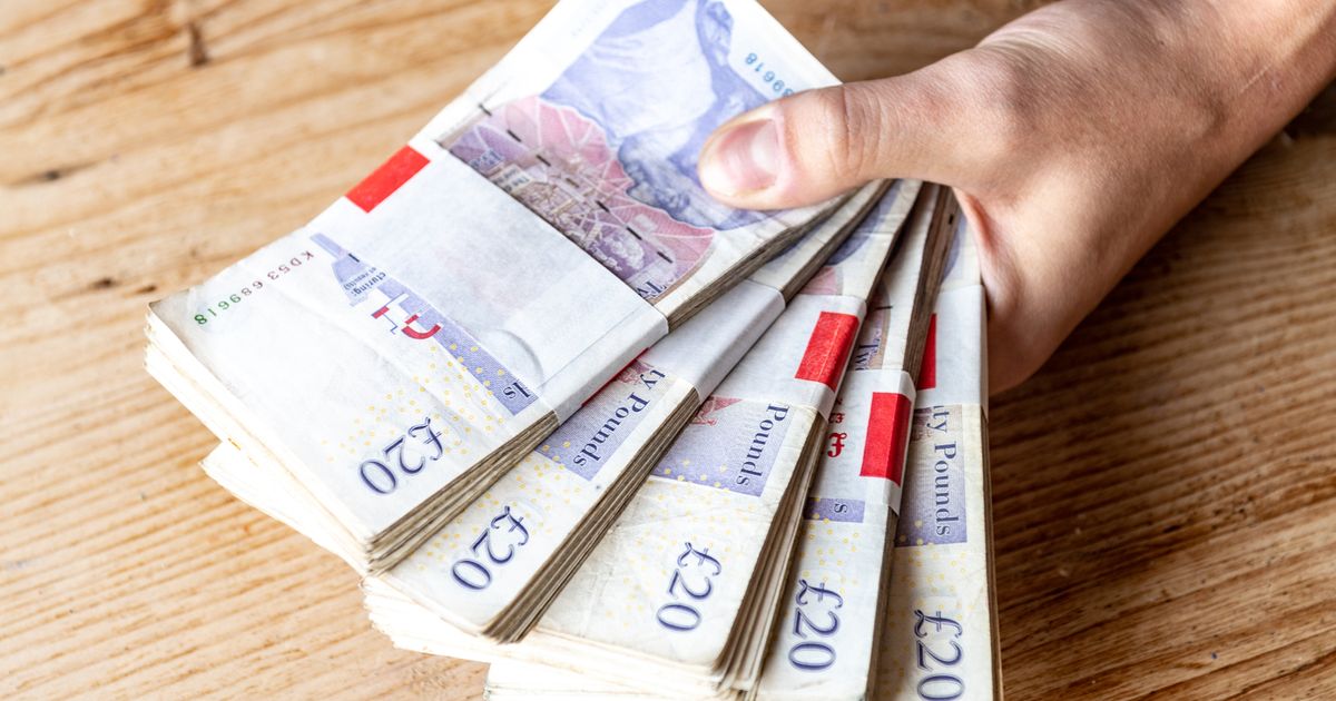 UK banks are giving away up to £200 and you'll be paid before Christmas - The Mirror