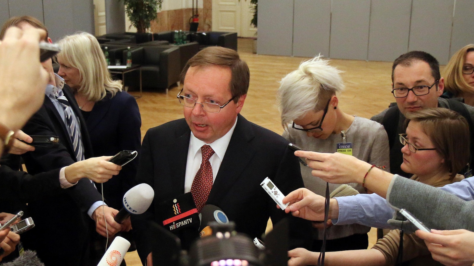 UK summons Russian ambassador over violation of NATO airspace and sends jets to Poland