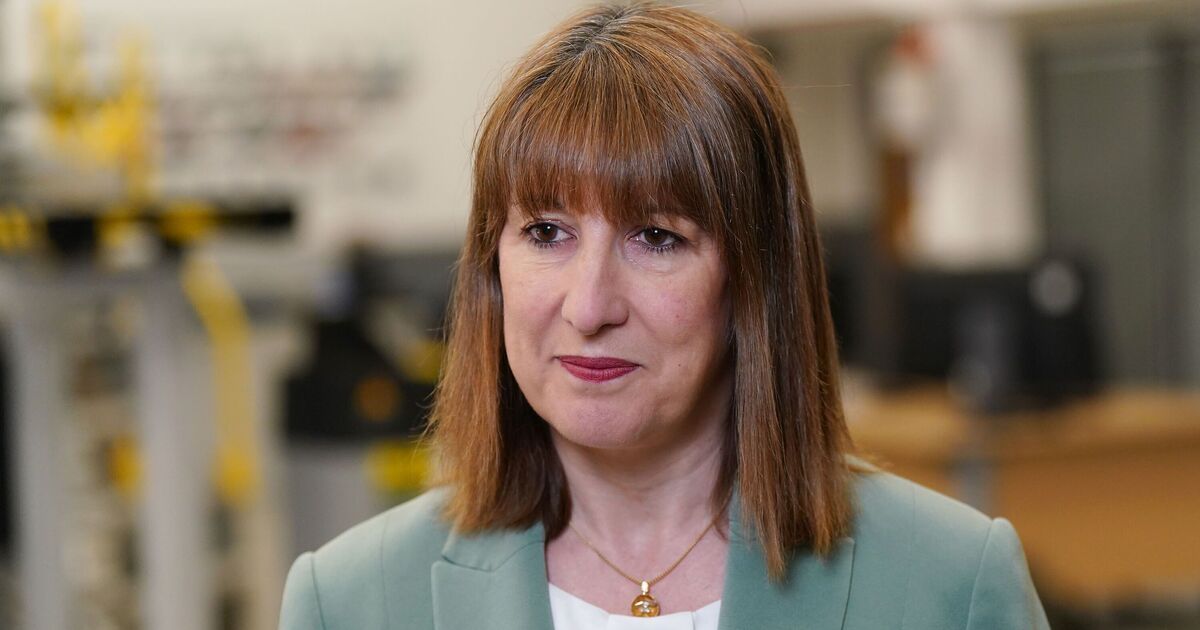 UK wage growth slumps to three-year low as jobs market slows