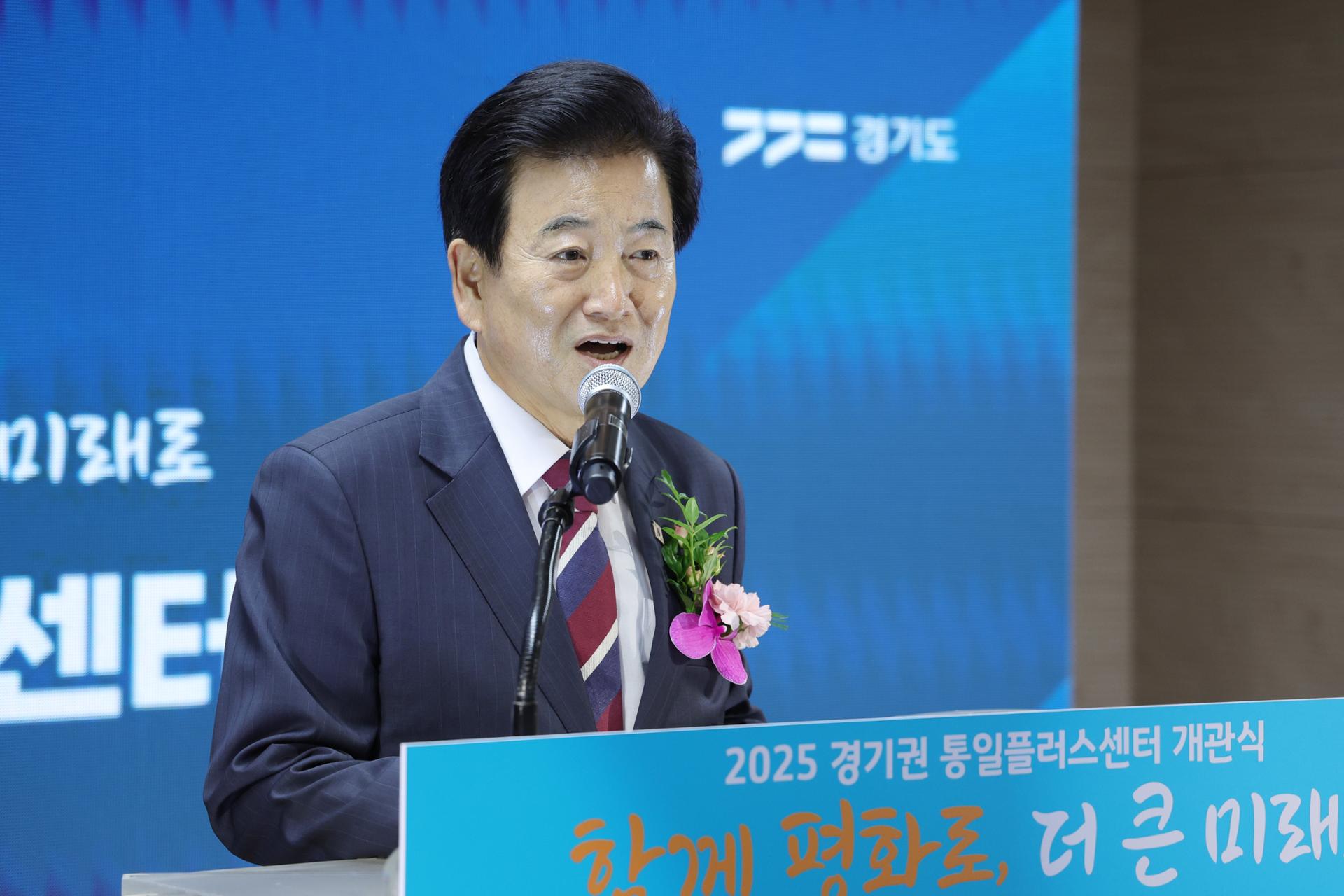 Unification ministry reviews changing S. Korean term of N. Korean defectors - The Korea Times