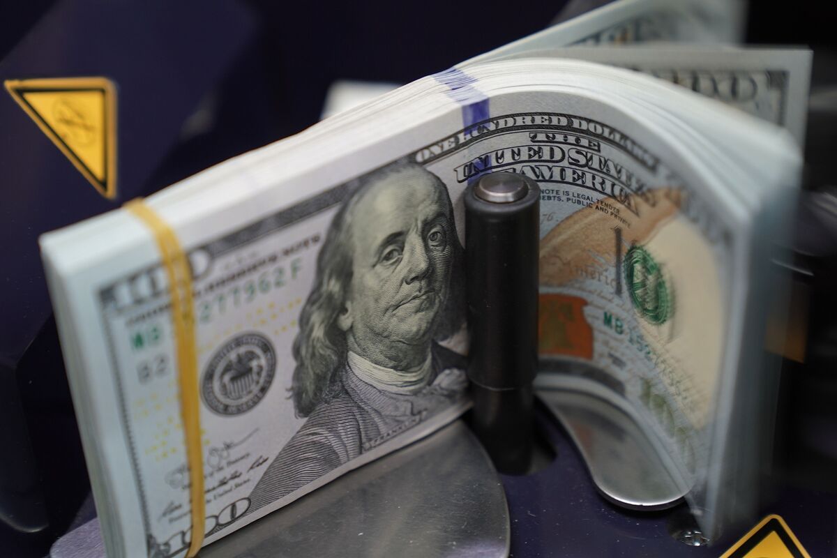 US Dollar Starts Event-Loaded Week on Back Foot as Shutdown Looms