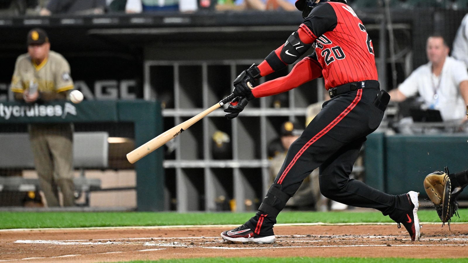 Vargas hits 2-run HR, Martin pitches 6 innings as White Sox beat Padres 4-3 to end 6-game skid
