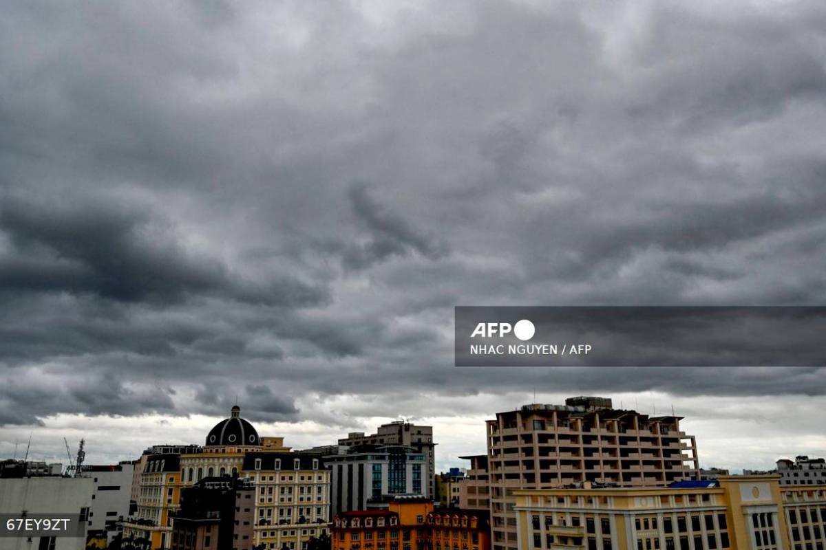 Vietnam evacuates 300,000 as Typhoon Kajiki approaches coast
