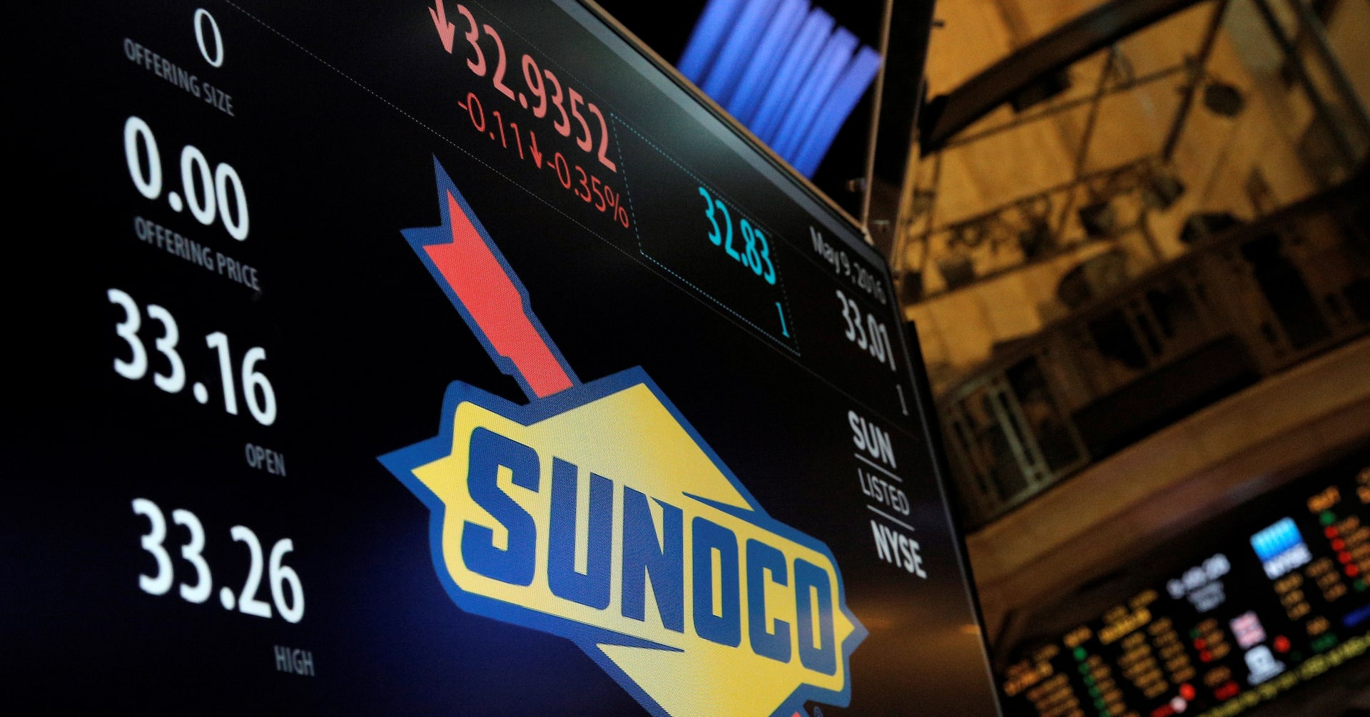 Vitol, Sunoco take first gasoline cargo from Nigeria's Dangote to the US, sources say