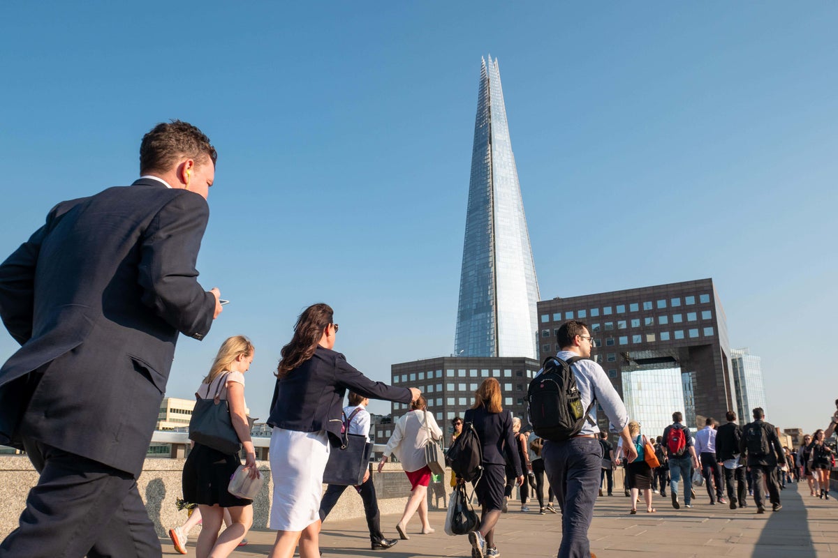 Wage growth falls to lowest since 2022 as jobs market continues to falter