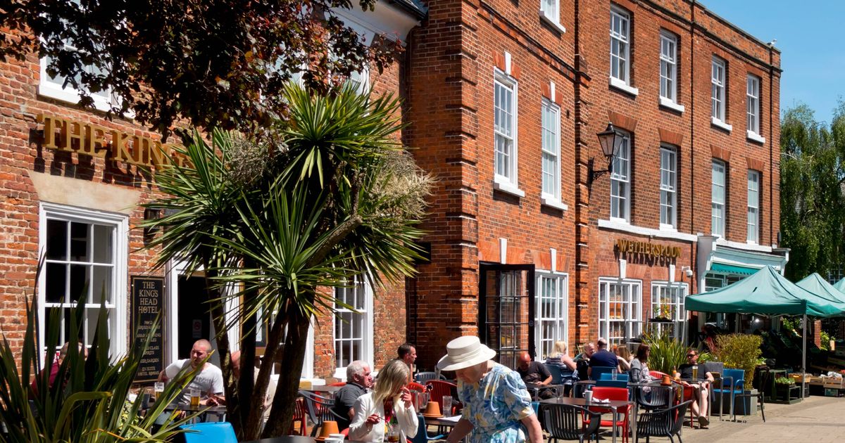 Wetherspoon is cutting prices at nearly 800 pubs - The Mirror