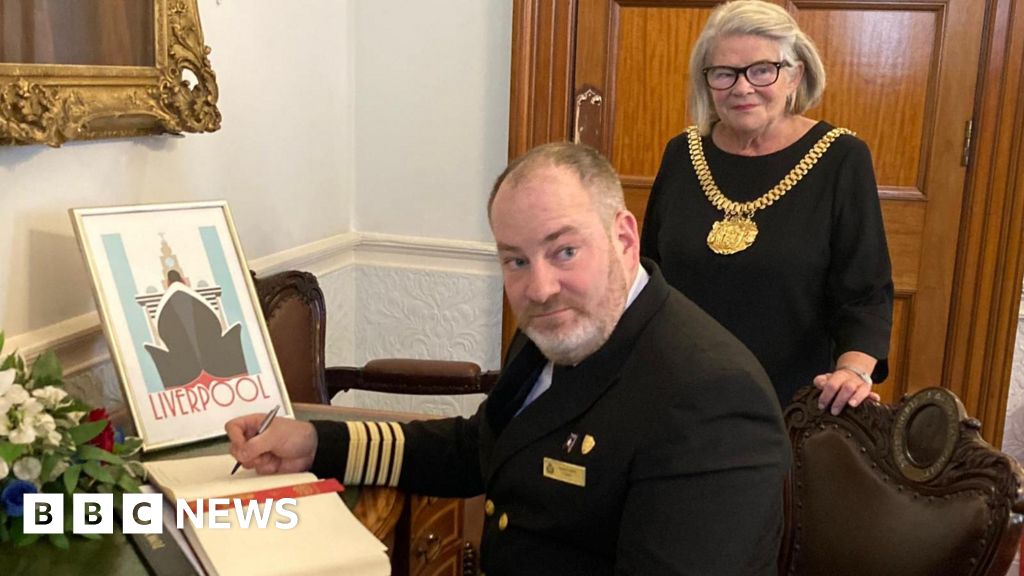 What it's like running biggest ever ocean liner the Queen Mary 2