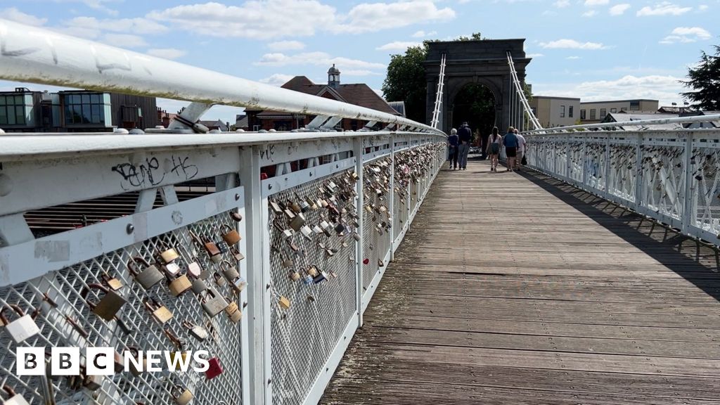 Collection points planned for Wilford Suspension Bridge lovelocks