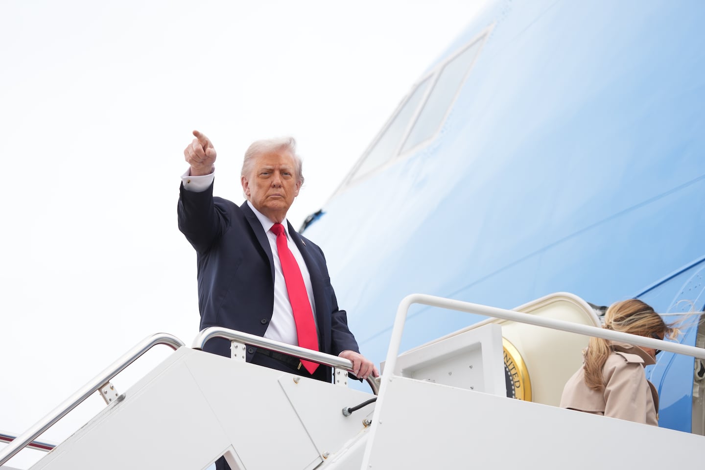 With state visit, Trump leaves a tense America for a brief UK royal retreat - The Boston Globe