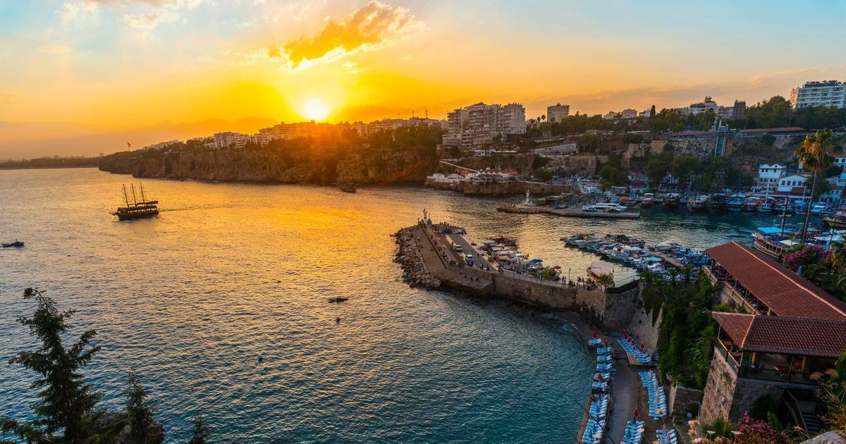 Woman books holiday to Turkey but is floored by price of bill - The Mirror