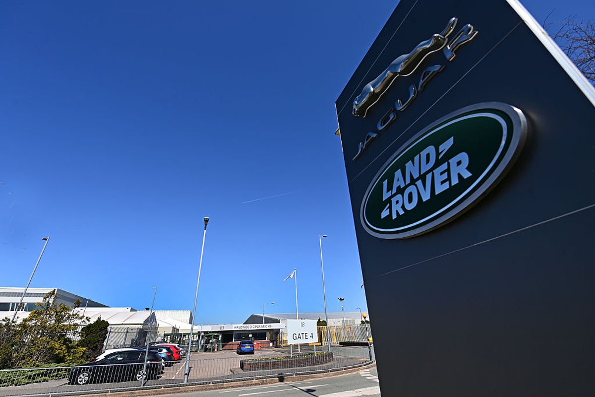Workers affected by JLR cyberattack told 'to sign up for universal credit'