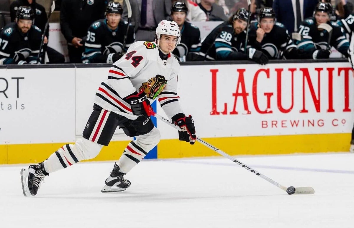 Wyatt Kaiser agrees to 2-year, $3.4 million extension to avoid missing Blackhawks camp