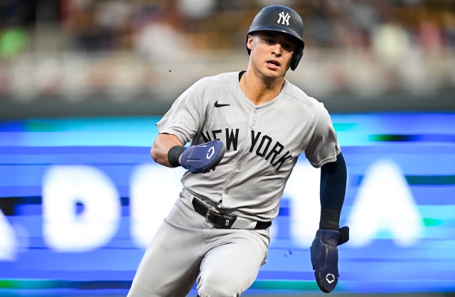 Yankees record 16 hits, hang on to beat Twins 10-9 and even series