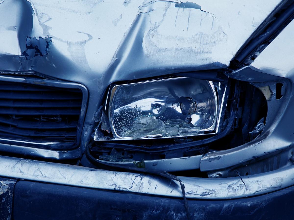 5 killed in car-truck collision in UP's Deoria - www.lokmattimes.com