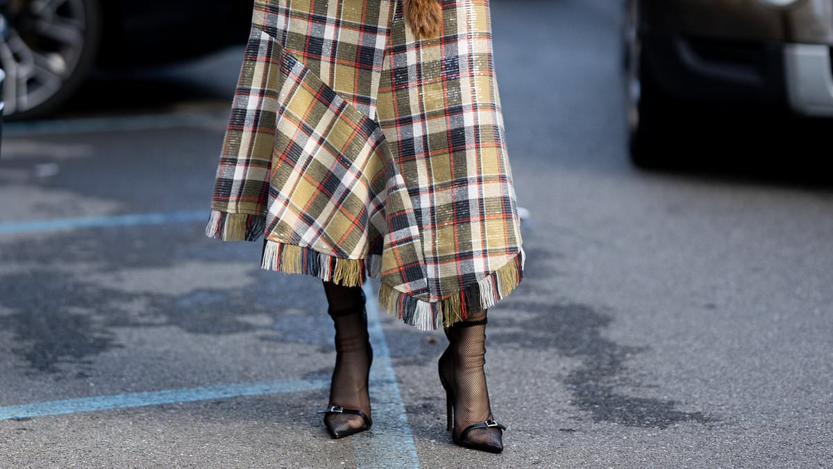 This 90s skirt trend is making a chic comeback this season