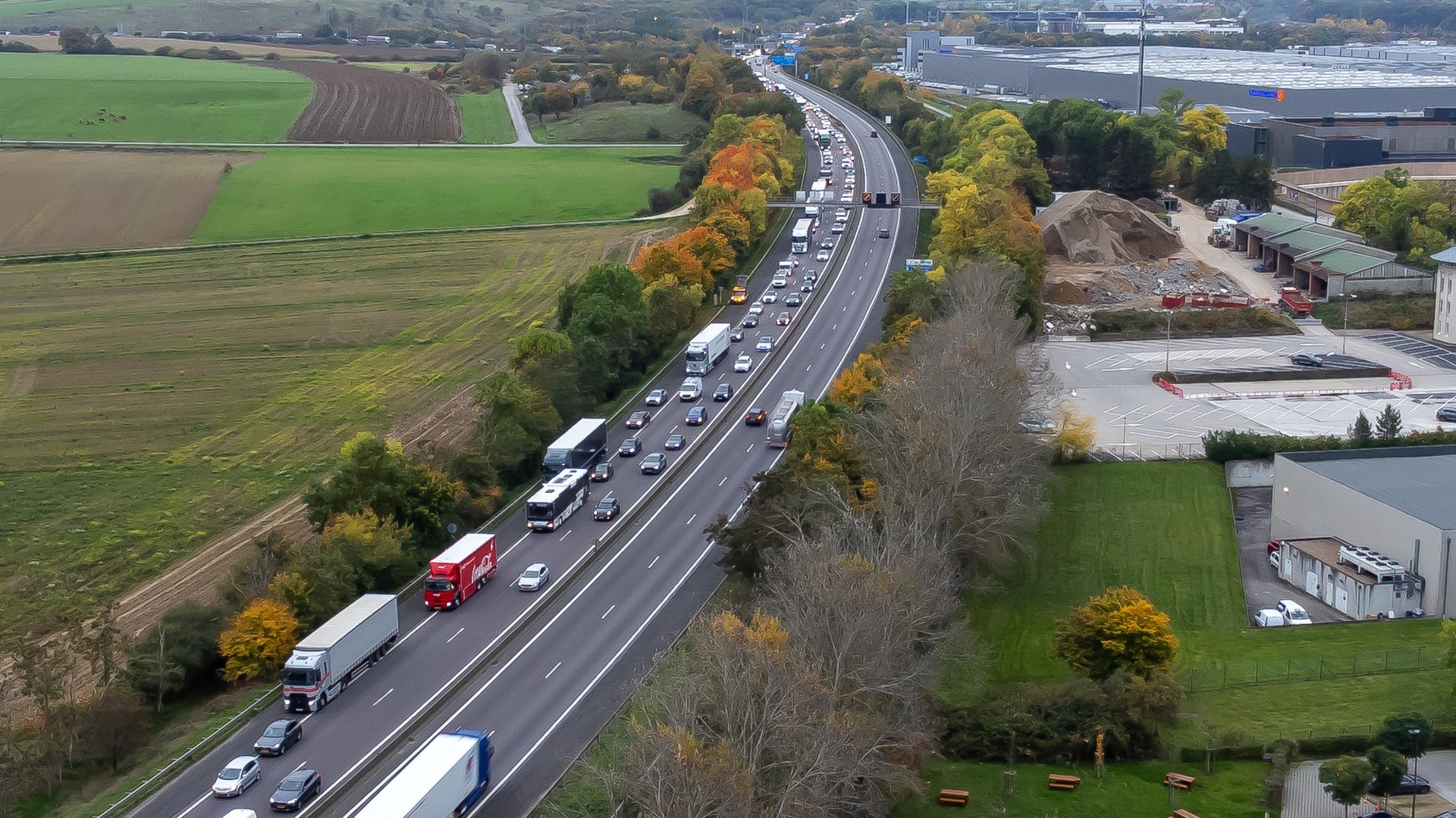 Multi-vehicle crash: A3 motorway at complete standstill after accident