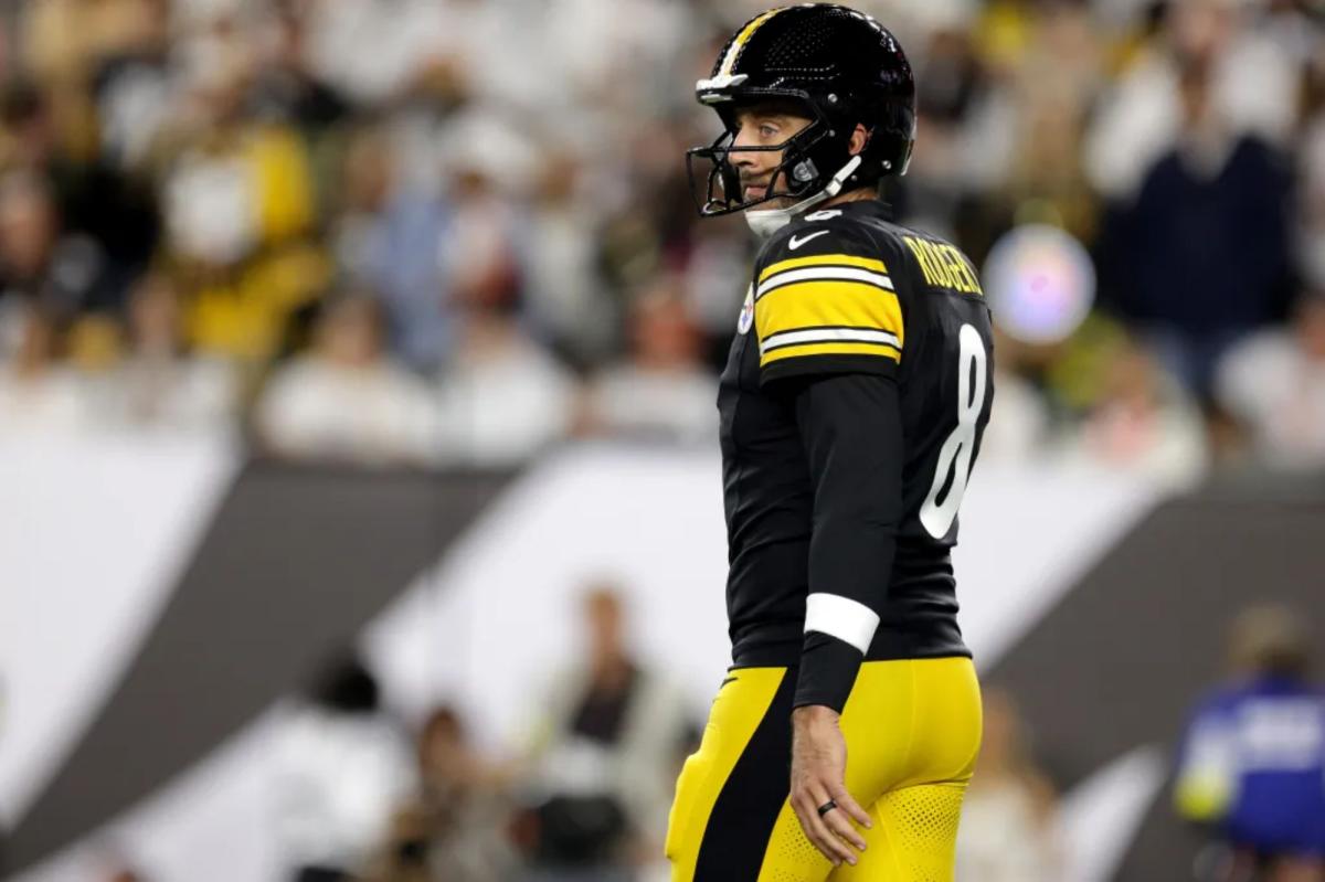 Aaron Rodgers wants to end career with Packers as retirement plans...