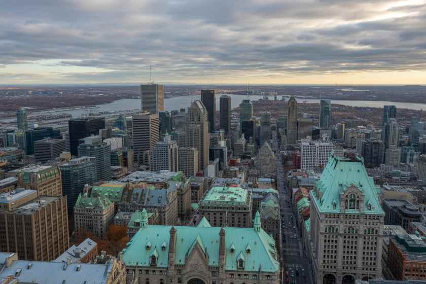 North America's Only Airline Offering Free Alcohol in Economy: Air Canada Takes the Lead