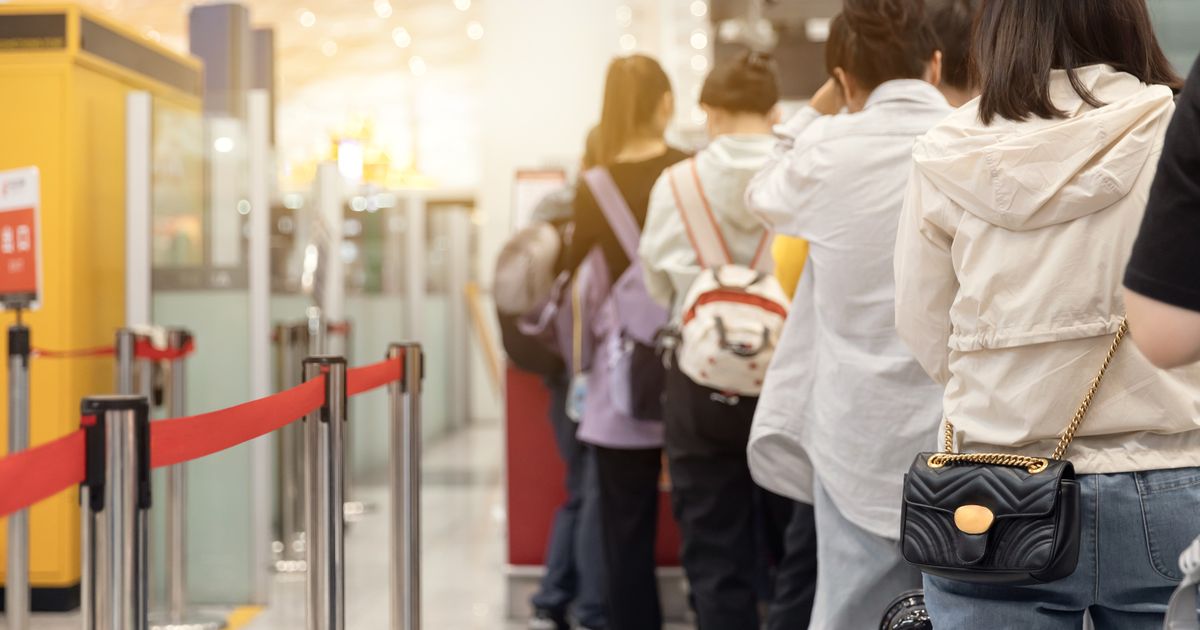 Major airline outage grounds flights and leaves thousands of passengers facing long delays - The Mirror