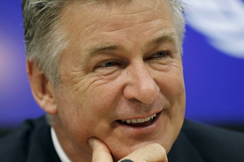 Alec Baldwin Hits Tree After Avoiding Garbage Truck In East Hampton - WDEF
