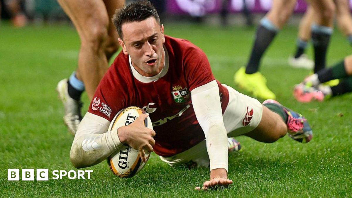 Alex Mitchell: Northampon Saints scrum-half signs new contract