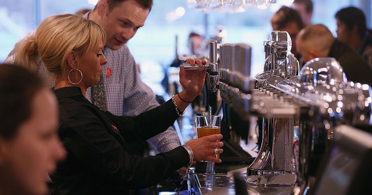 American living in the UK sparks debate after sharing English pub observation - The Mirror