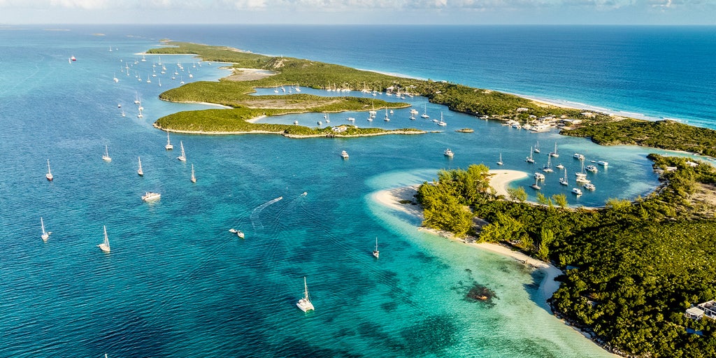 Eight Americans arrested in Bahamas after authorities discover 'high-powered weapons' cache, ammunition